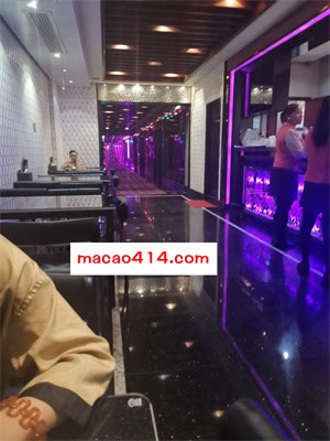 澳門豪門桑拿餐廳自助餐環境實拍,提供免費餐飲與休息區